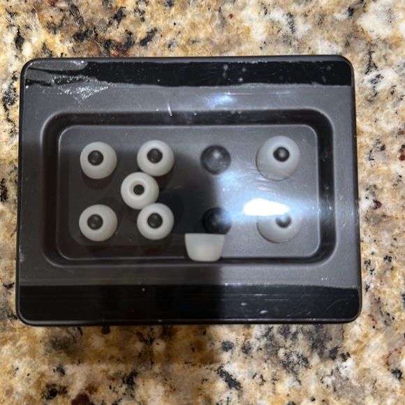 Ear buds - Picture 4 of 4